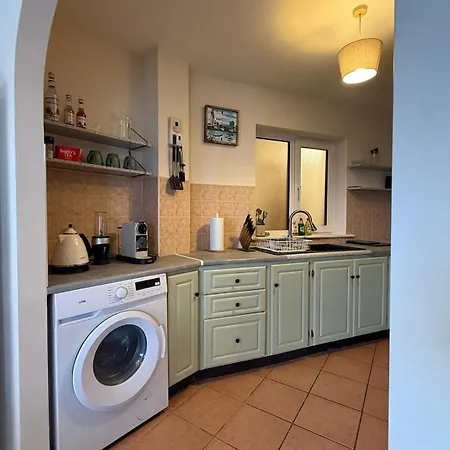 Townhouse 1 Minute Walk From Everything Lejlighed *