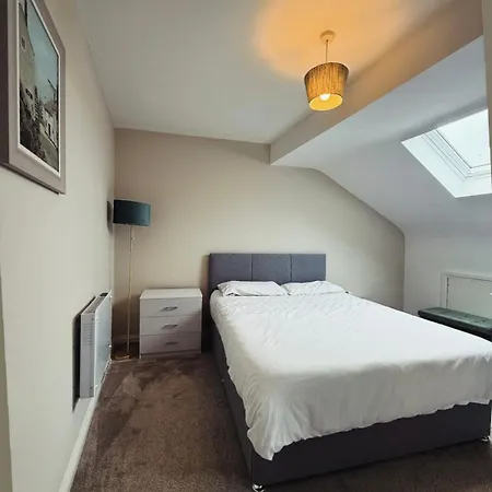 Townhouse 1 Minute Walk From Everything Lejlighed *
